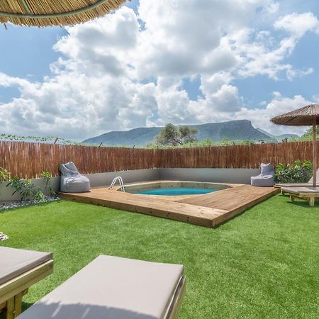 Cozy House With Pool Near Beach Gazi 外观 照片