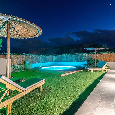 Cozy House With Pool Near Beach Gazi 外观 照片