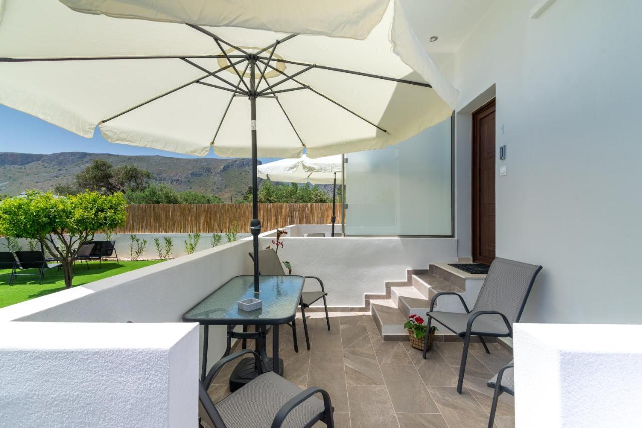 Cozy House With Pool Near Beach Gazi 外观 照片