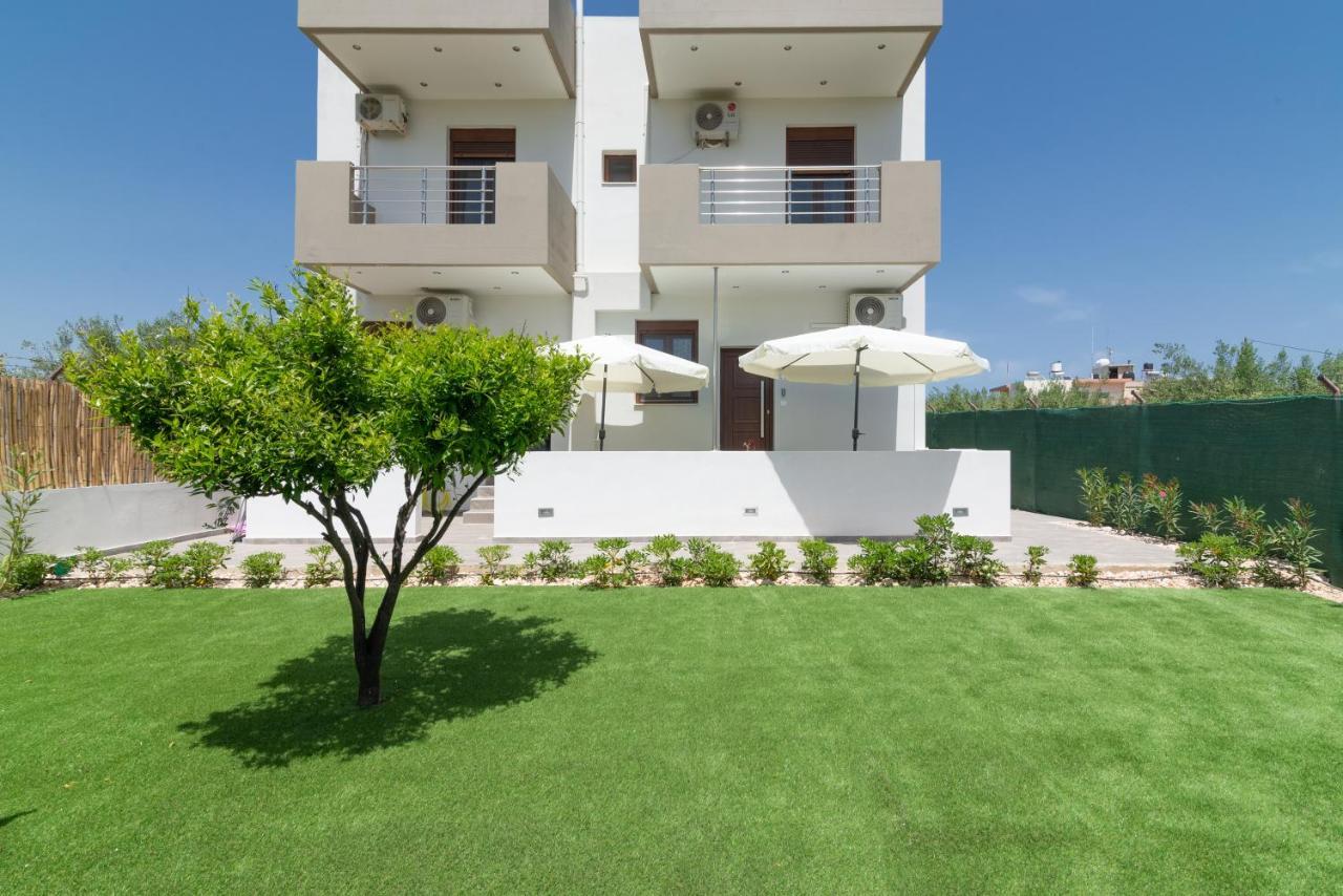 Cozy House With Pool Near Beach Gazi 外观 照片