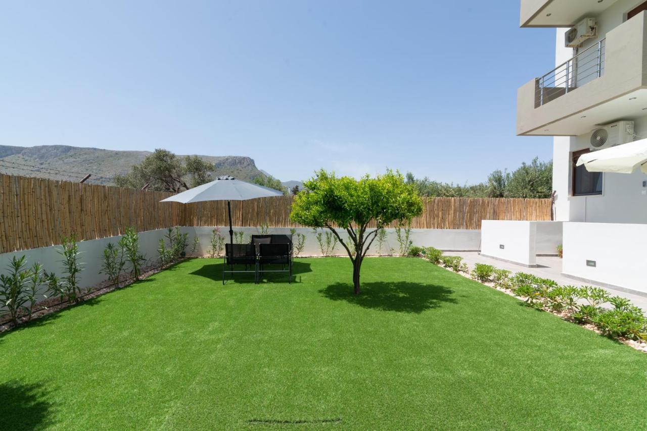 Cozy House With Pool Near Beach Gazi 外观 照片