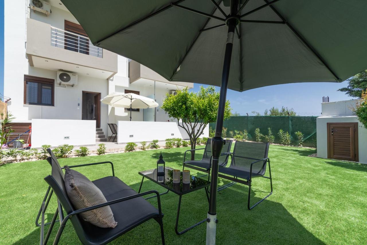 Cozy House With Pool Near Beach Gazi 外观 照片