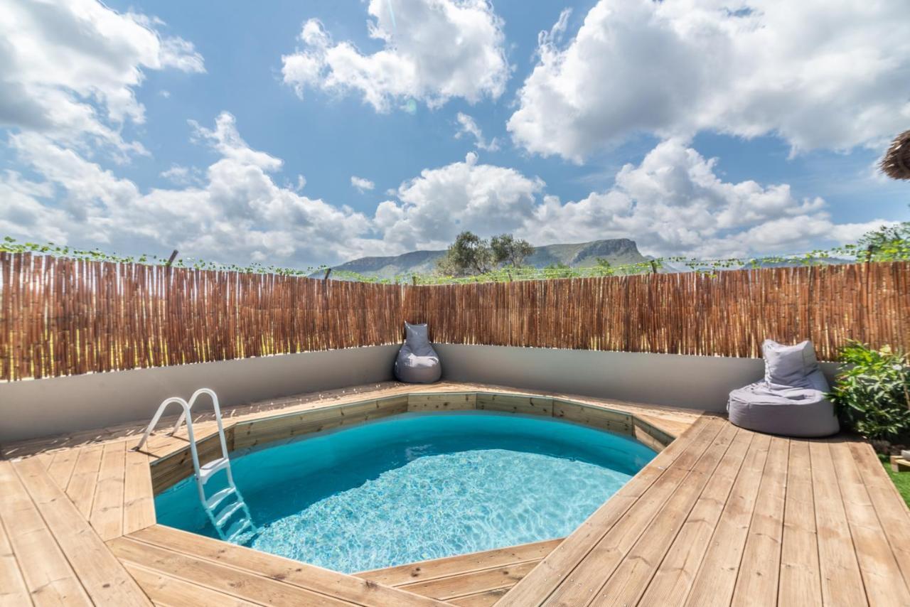 Cozy House With Pool Near Beach Gazi 外观 照片