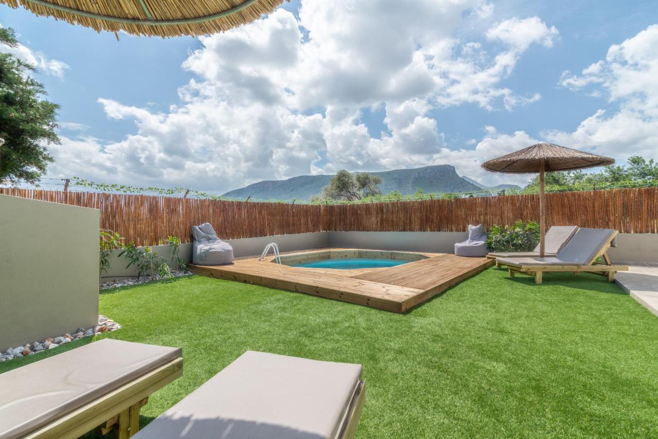 Cozy House With Pool Near Beach Gazi 外观 照片