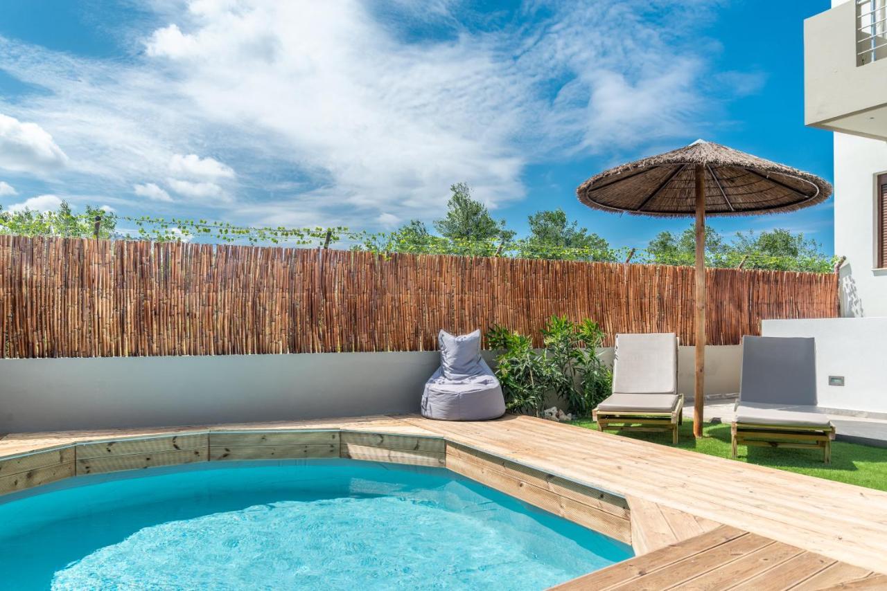 Cozy House With Pool Near Beach Gazi 外观 照片
