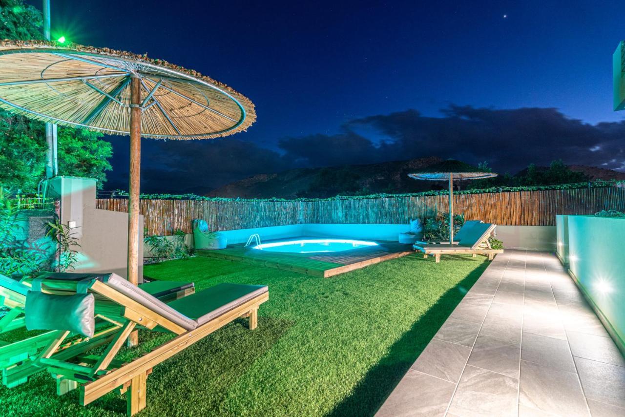 Cozy House With Pool Near Beach Gazi 外观 照片