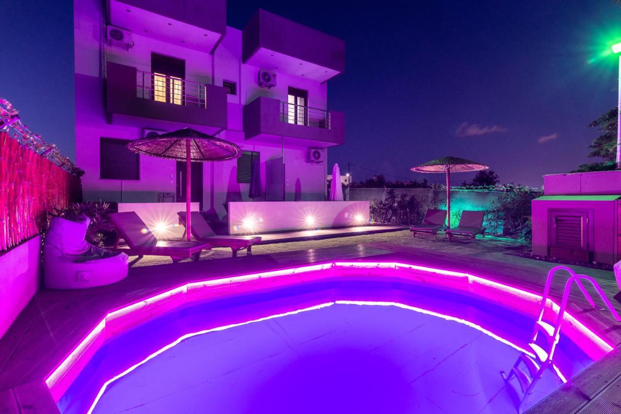 Cozy House With Pool Near Beach Gazi 外观 照片