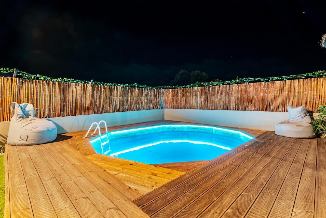 Cozy House With Pool Near Beach Gazi 外观 照片