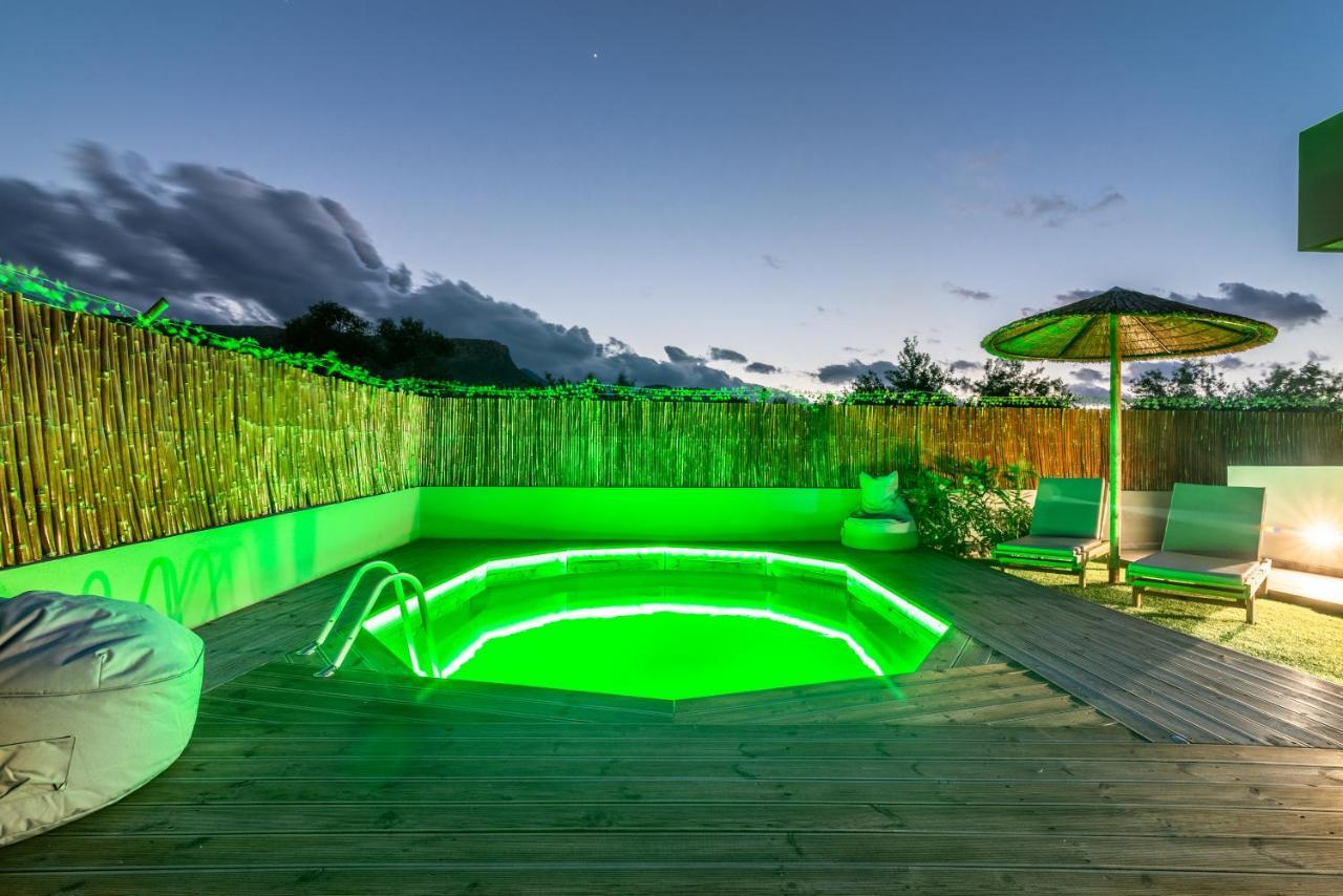 Cozy House With Pool Near Beach Gazi 外观 照片