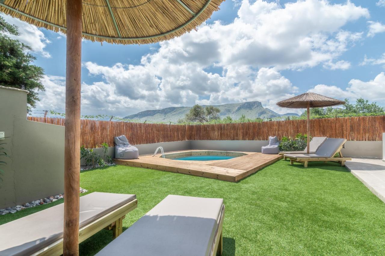 Cozy House With Pool Near Beach Gazi 外观 照片