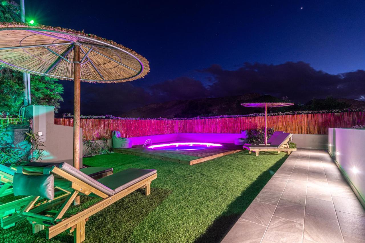 Cozy House With Pool Near Beach Gazi 外观 照片