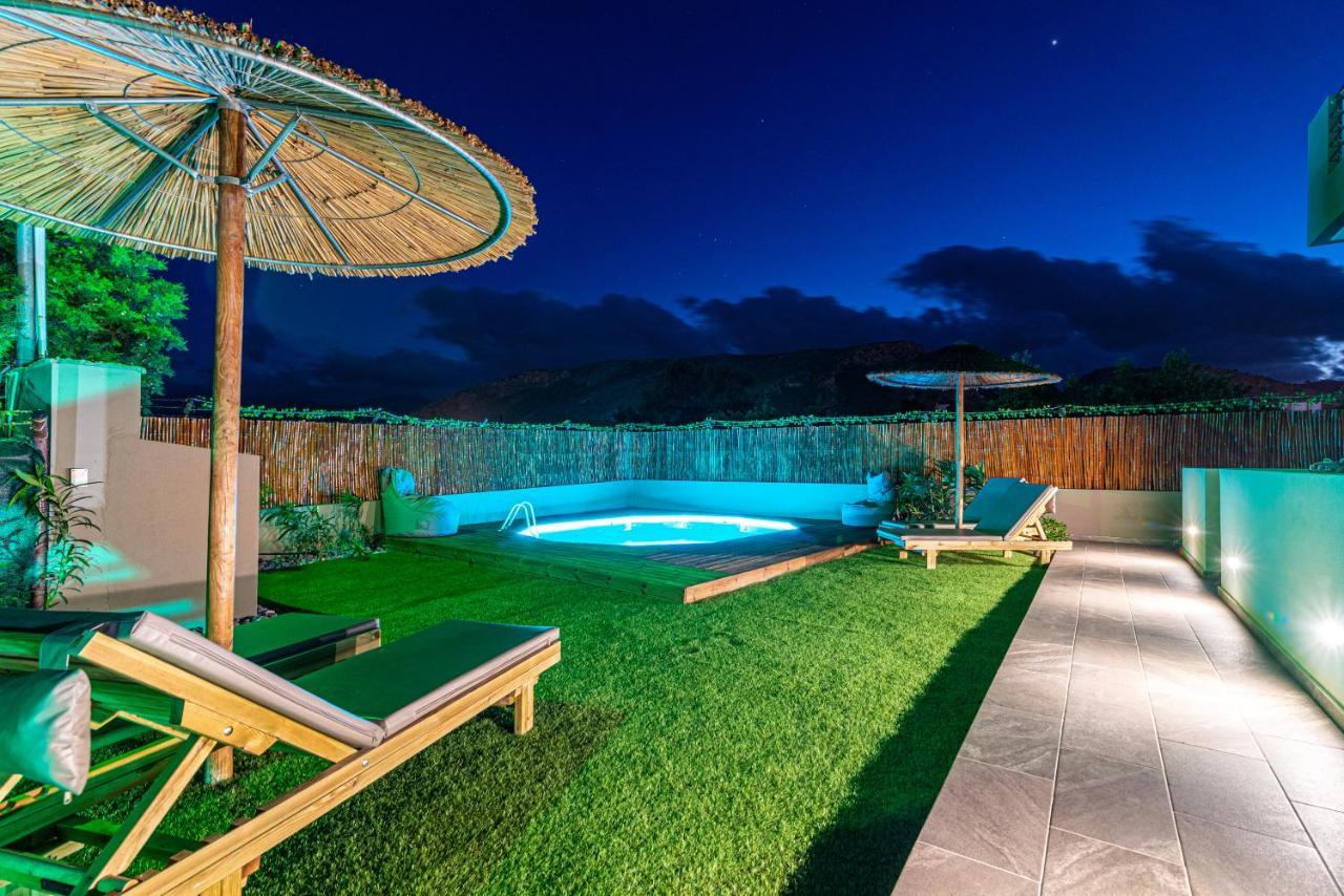 Cozy House With Pool Near Beach Gazi 外观 照片